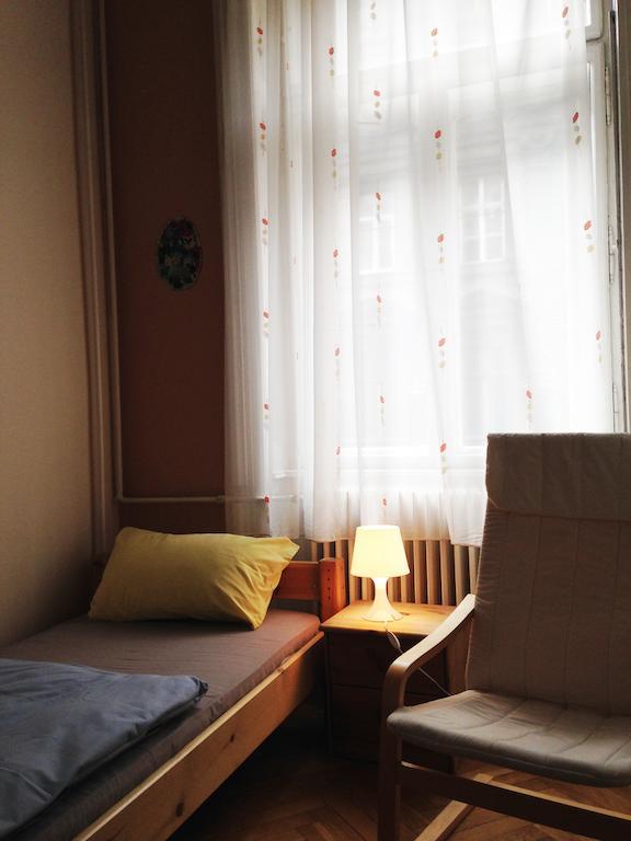 Yolo Hostel Budapest Værelse billede