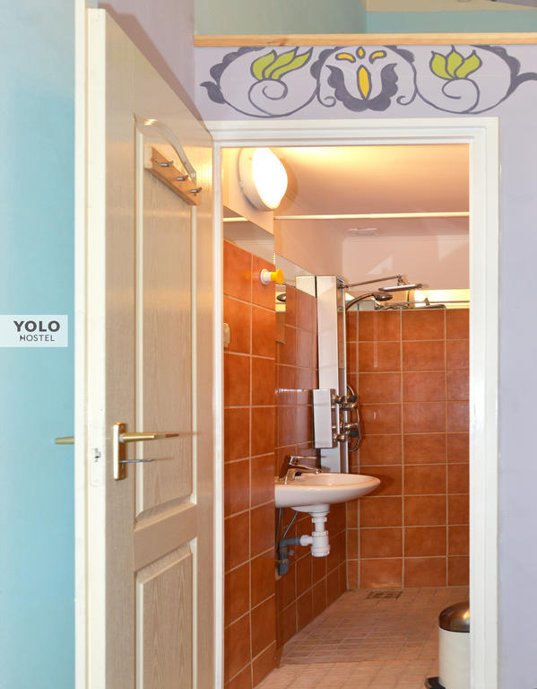Yolo Hostel Budapest Værelse billede