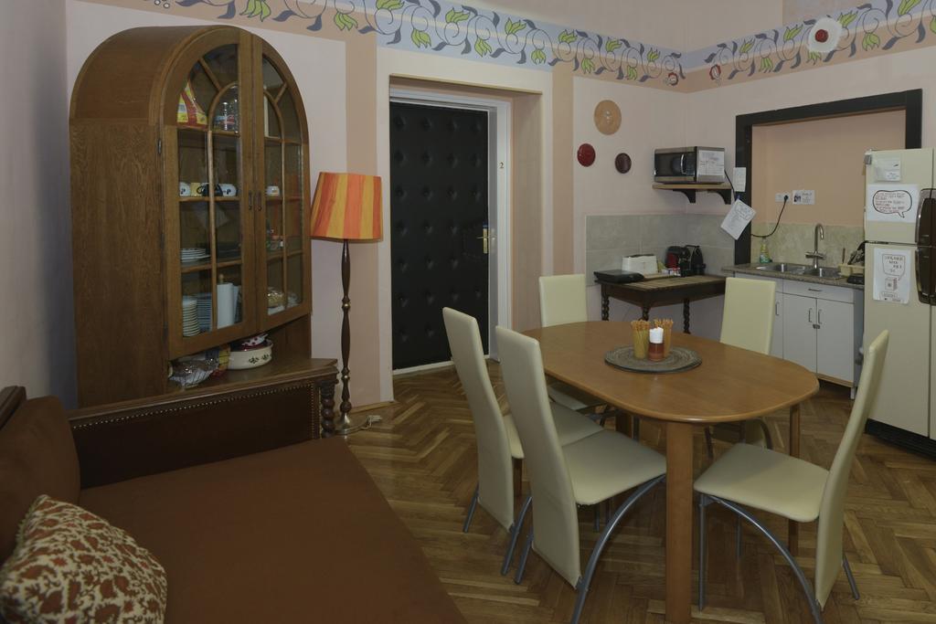 Yolo Hostel Budapest Værelse billede