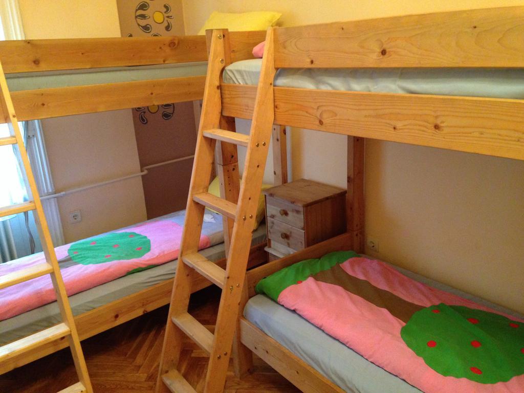Yolo Hostel Budapest Værelse billede