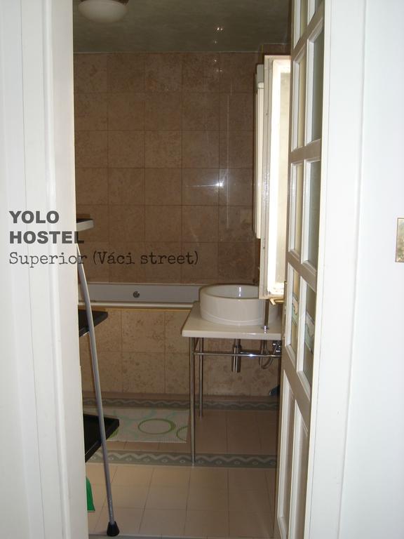 Yolo Hostel Budapest Værelse billede