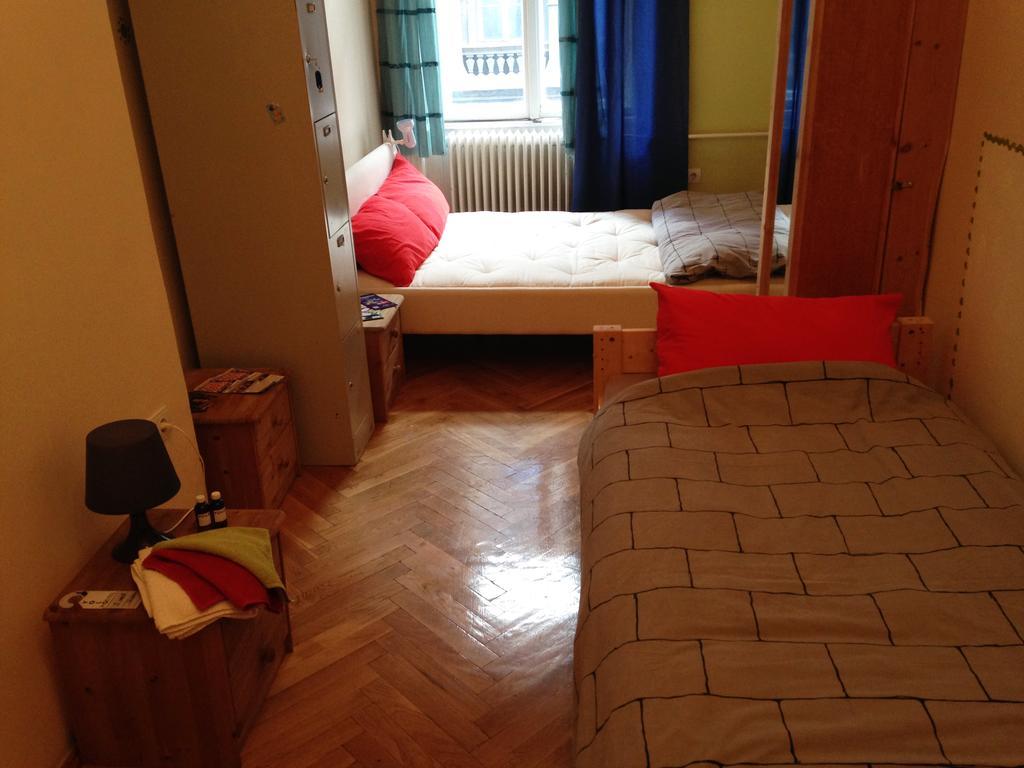 Yolo Hostel Budapest Værelse billede
