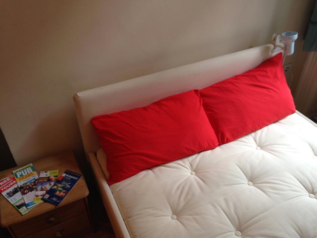 Yolo Hostel Budapest Værelse billede