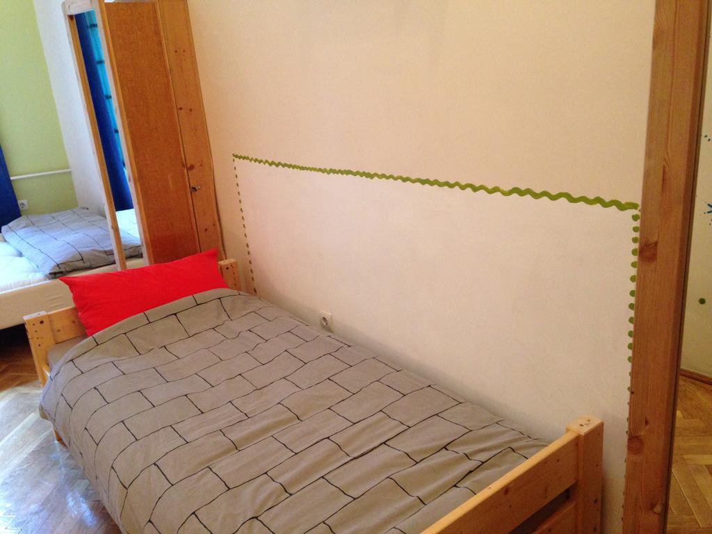 Yolo Hostel Budapest Værelse billede