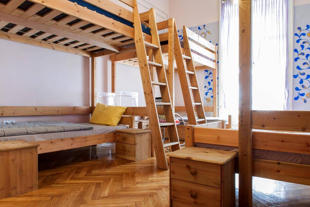 Yolo Hostel Budapest Værelse billede