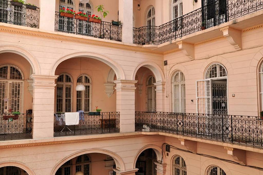 Yolo Hostel Budapest Eksteriør billede