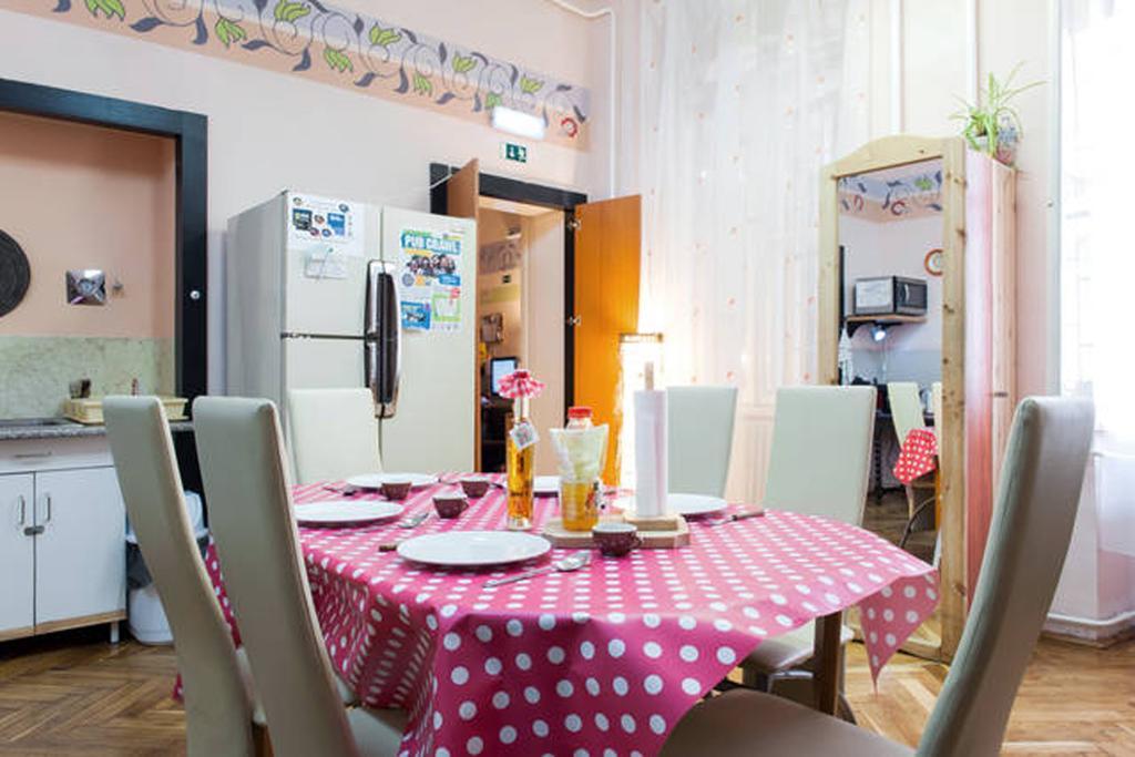 Yolo Hostel Budapest Eksteriør billede