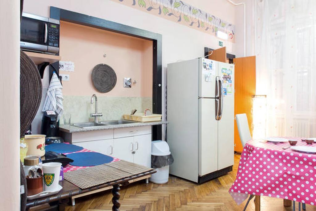 Yolo Hostel Budapest Eksteriør billede
