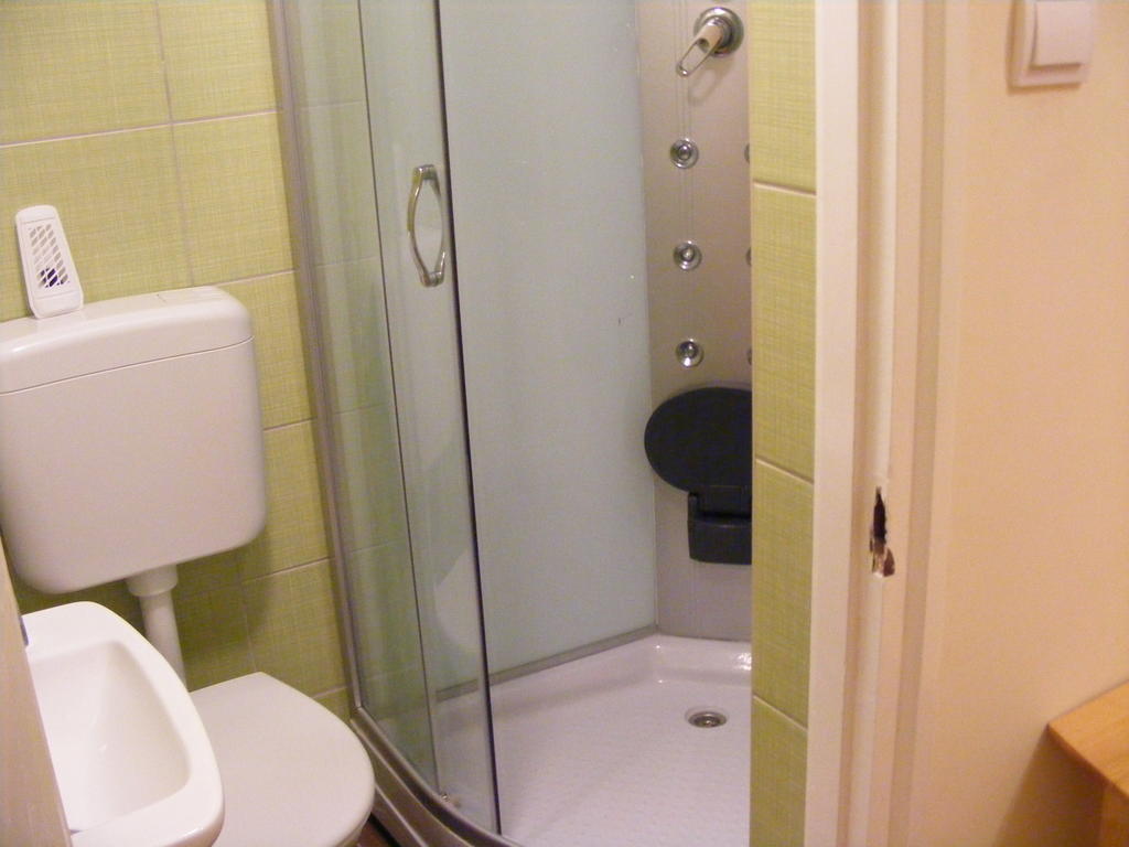 Yolo Hostel Budapest Eksteriør billede